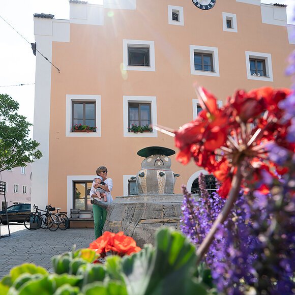 Rathaus Dietfurt Rathaus & Chinesenbrunnen
