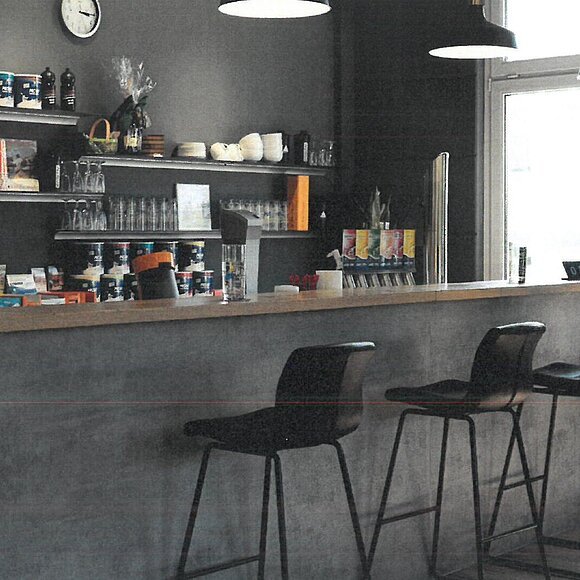 Auf dem Bild sieht man die Bar vom Fitnessstudio, dort kann man sich mit Proteinshakes erfrischen.