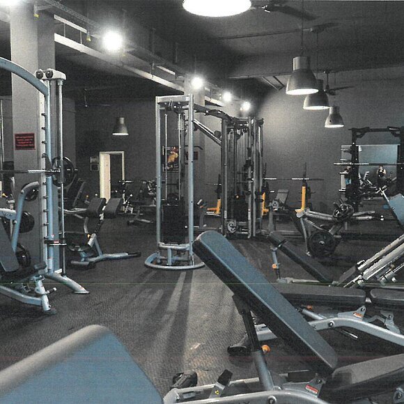 Auf dem Bild sieht man die Geräte vom Fitnessstudio in Dietfurt.