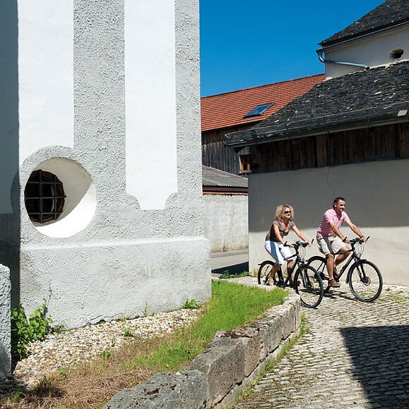Auf Kopfsteinpflaster unterwegs In der Dietfurter Altstadt sind Radler willkommen.