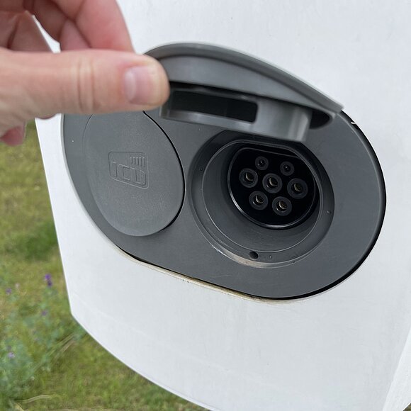 Ladestation E-Altmuehltal auf dem Parkplatz Maxstraße