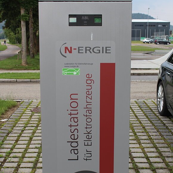 E-Auto Ladestation N-Ergie kostenpflichtig; für 2 Autos