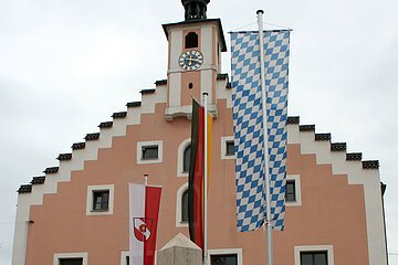 Obelisk am Rathaus
